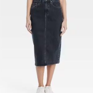 NWOT Universal Threads Classic Dark Wash Denim Skirt